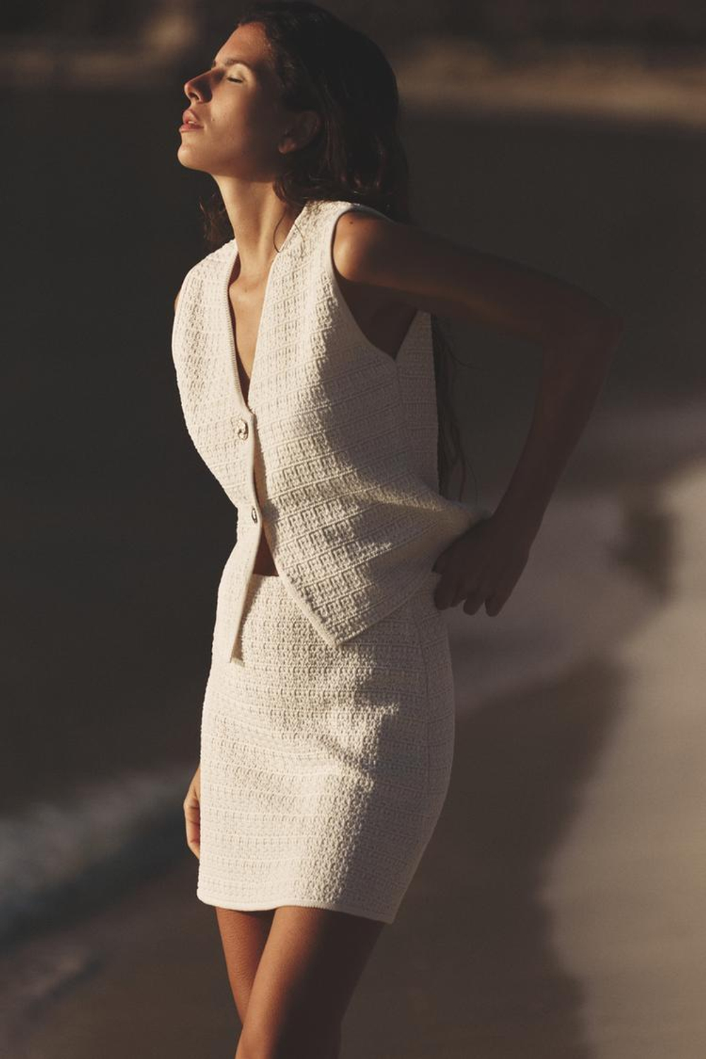 ZARA ТРИКОТАЖНЫЙ ЖИЛЕТ С РЕЛЬЕФНЫМ УЗОРОМ, ЭКРЮ