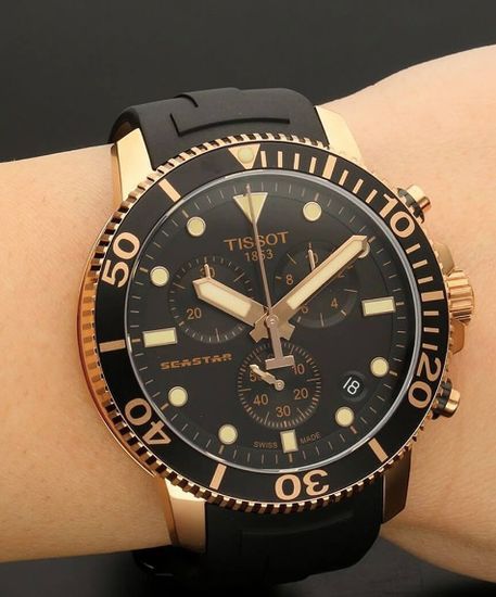 Мужские швейцарские часы для дайвинга Tissot T120.417.37.051.00 на руке