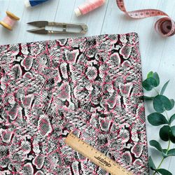 Ткань флис чёрно-белая чешуя змеи в разводах