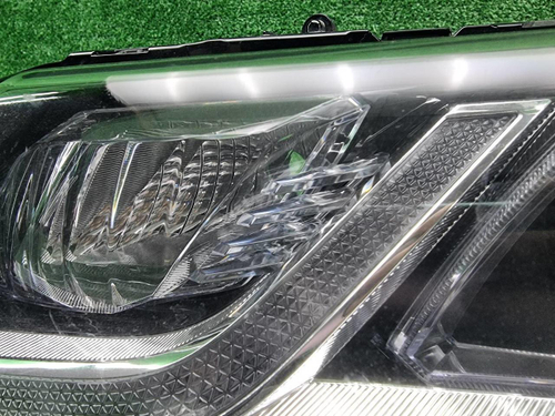 Битая Фара левая Toyota Camry xv70 (2017-н.в.) LED