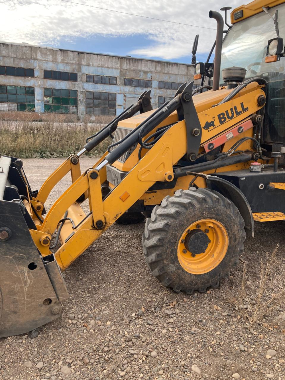Bull HD-100 Экскаватор-погрузчик HD-100 (Дизельный, 4,4 л, 101 л.с., АТ)