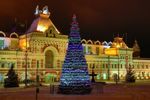 Светодинамическая елка каркасная - встроенная гирлянда цветная -"Уральская" 10 м