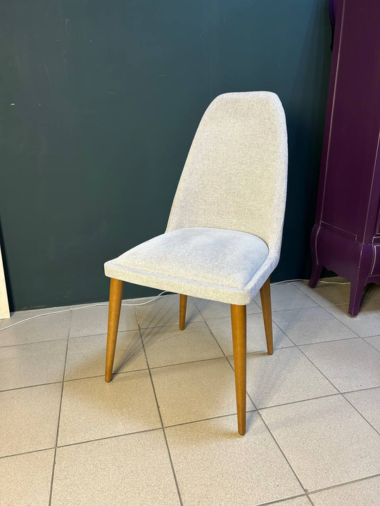 Стул Патиоа, Фабрика Предмет