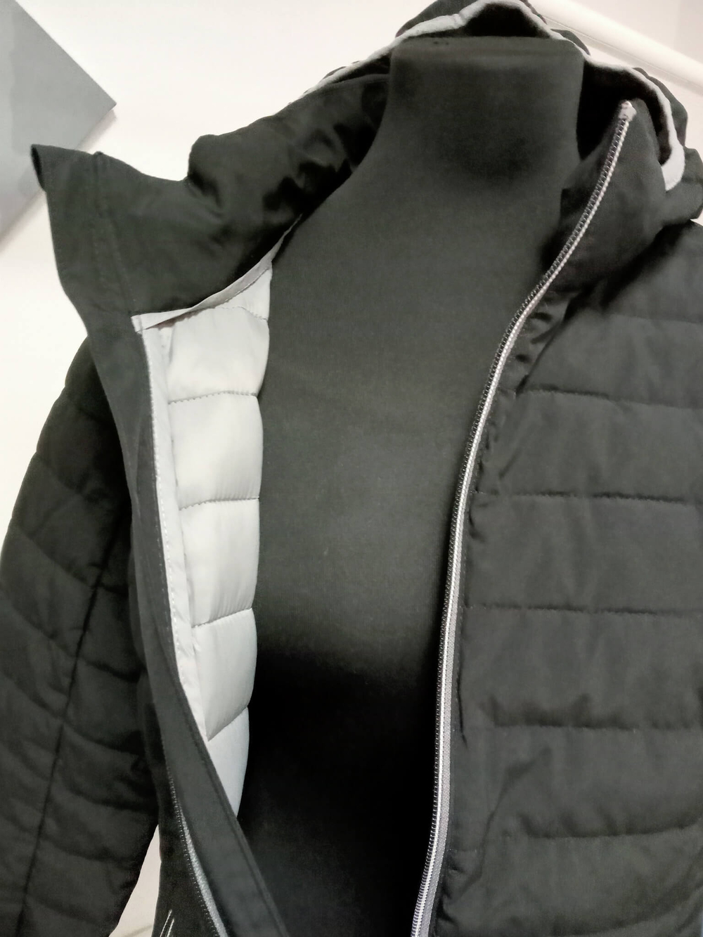 Куртка Rainwear женская черного цвета. Капюшон,молния,липучки,кнопки.Размер 48 русский