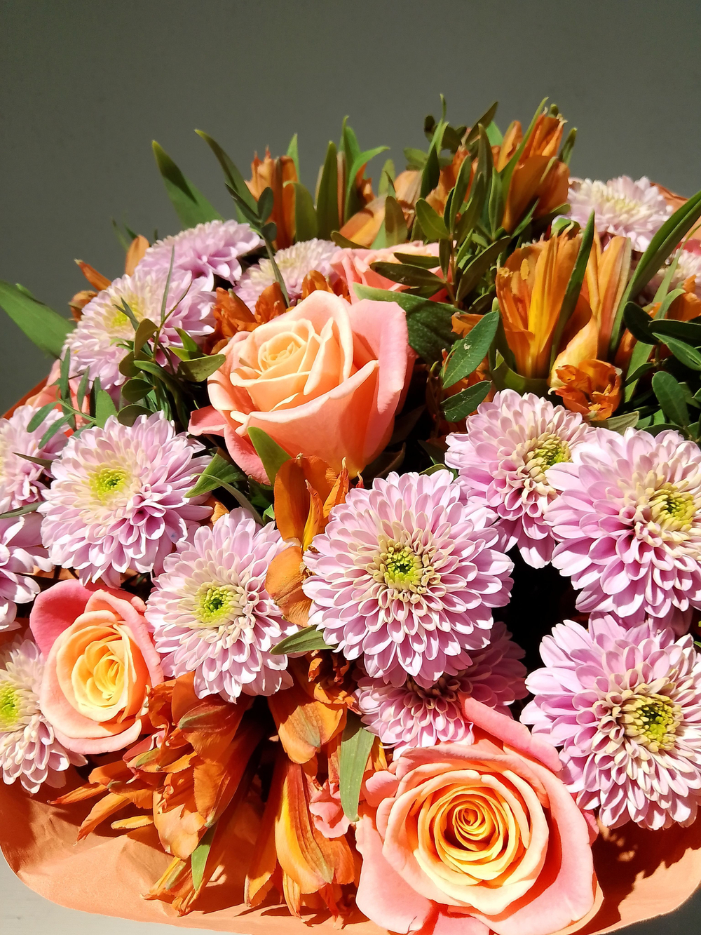 Букет из хризантем и альстромерии (С0033)