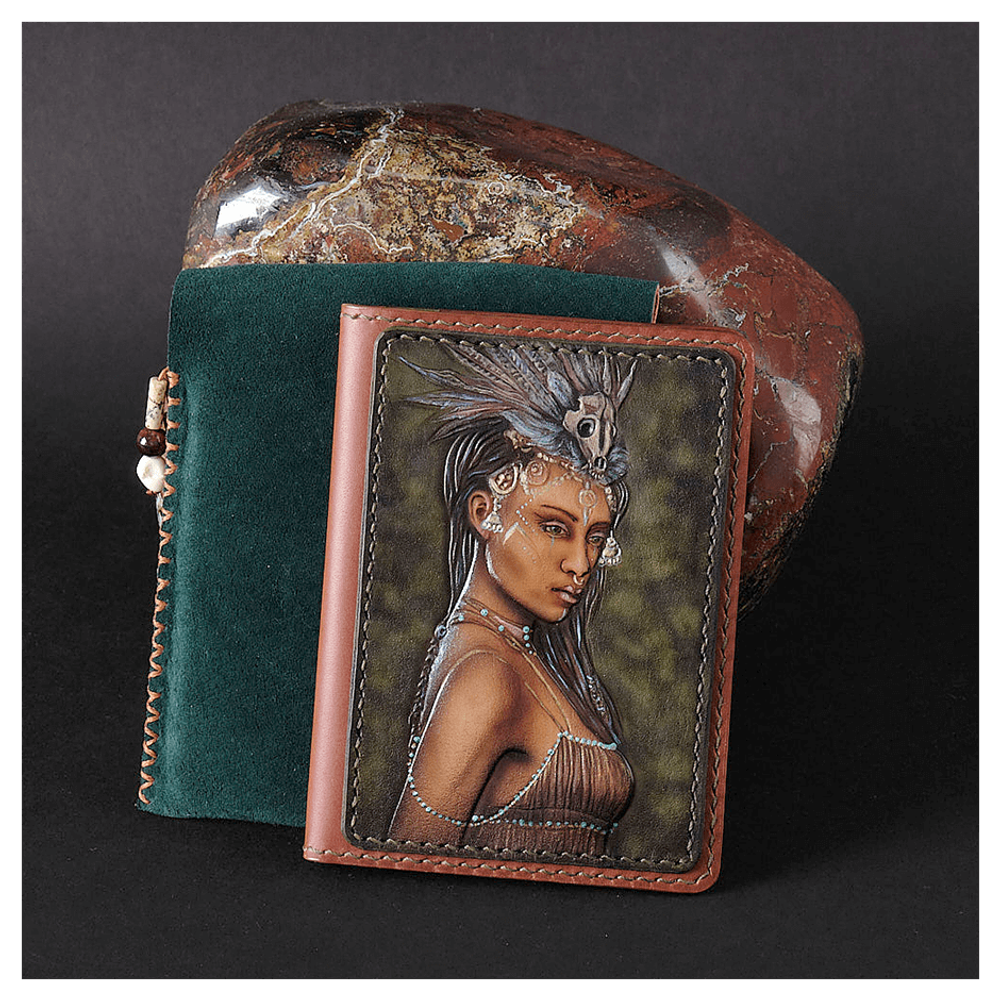 Кожаная обложка на паспорт «Шаманка» (фигура)