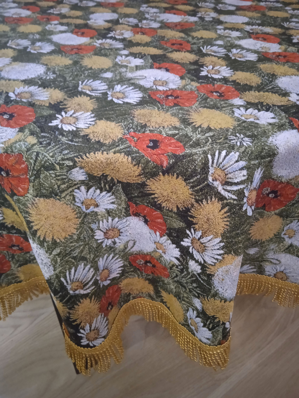 Гобеленовая скатерть Поляна D 200 см