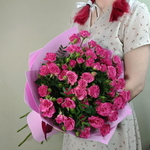 Букет из ярких кустовых розовых малиновых роз 9 штук