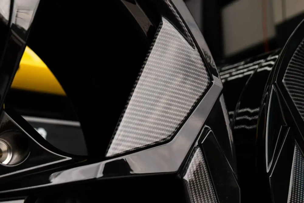 КОВАНЫЕ ДИСКИ С КАРБОНОВЫМИ ВСТАВКАМИ ДЛЯ LOTUS ELETRE 2023+ Лотус Элетре