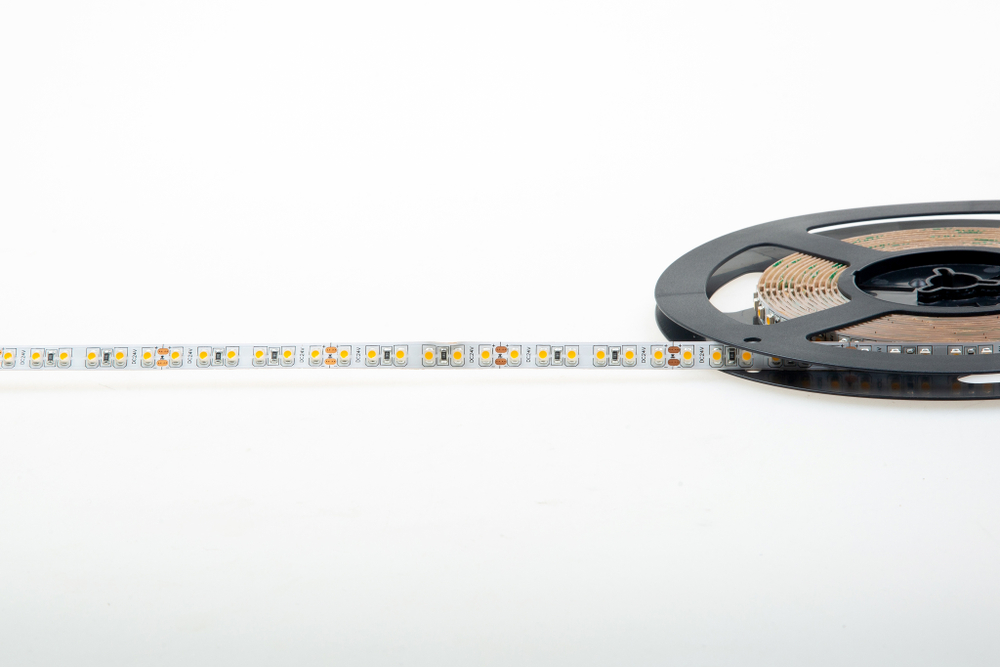 Лента светодиодная SMD тёпло-белая DC24V 9, 6W/m 3000K 600Lm/m 120д/м CRI>95 IP20,  упаковка 5 метров,  ширина 8мм,  высота 2мм,  самоклейкая