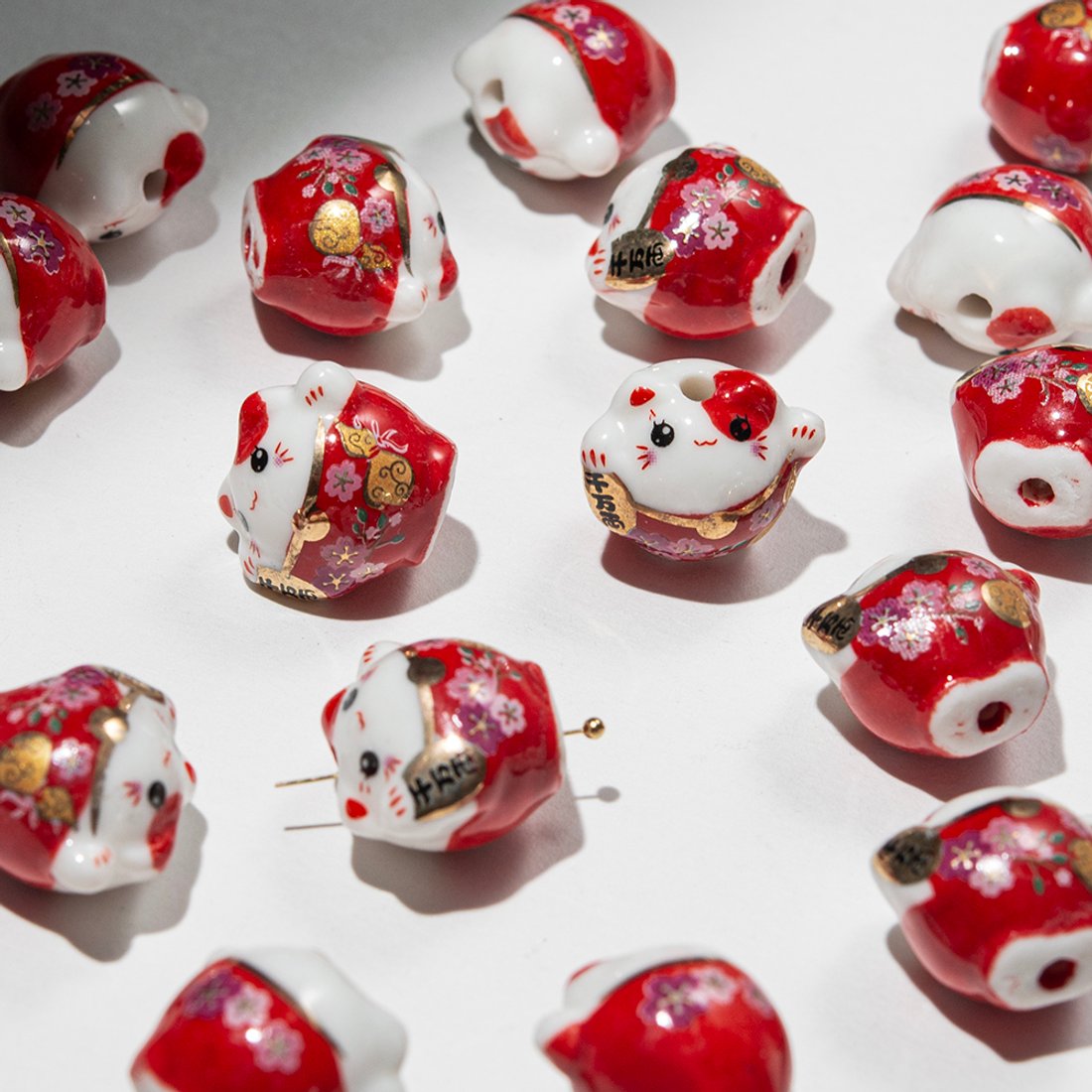 Бусина "Манэки-Нэко", 17,3*19мм, красная, глазурированный фарфор