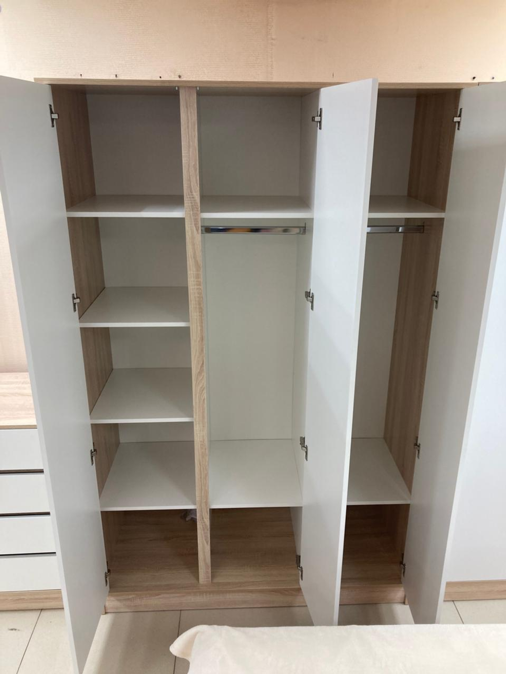 Шкаф 3-х дверный Бруно ЛДСП дуб сонома/белый