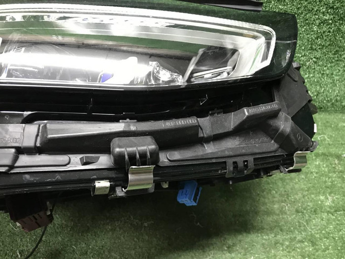 Фара правая Mercedes S W223 (20-нв) Digital Light