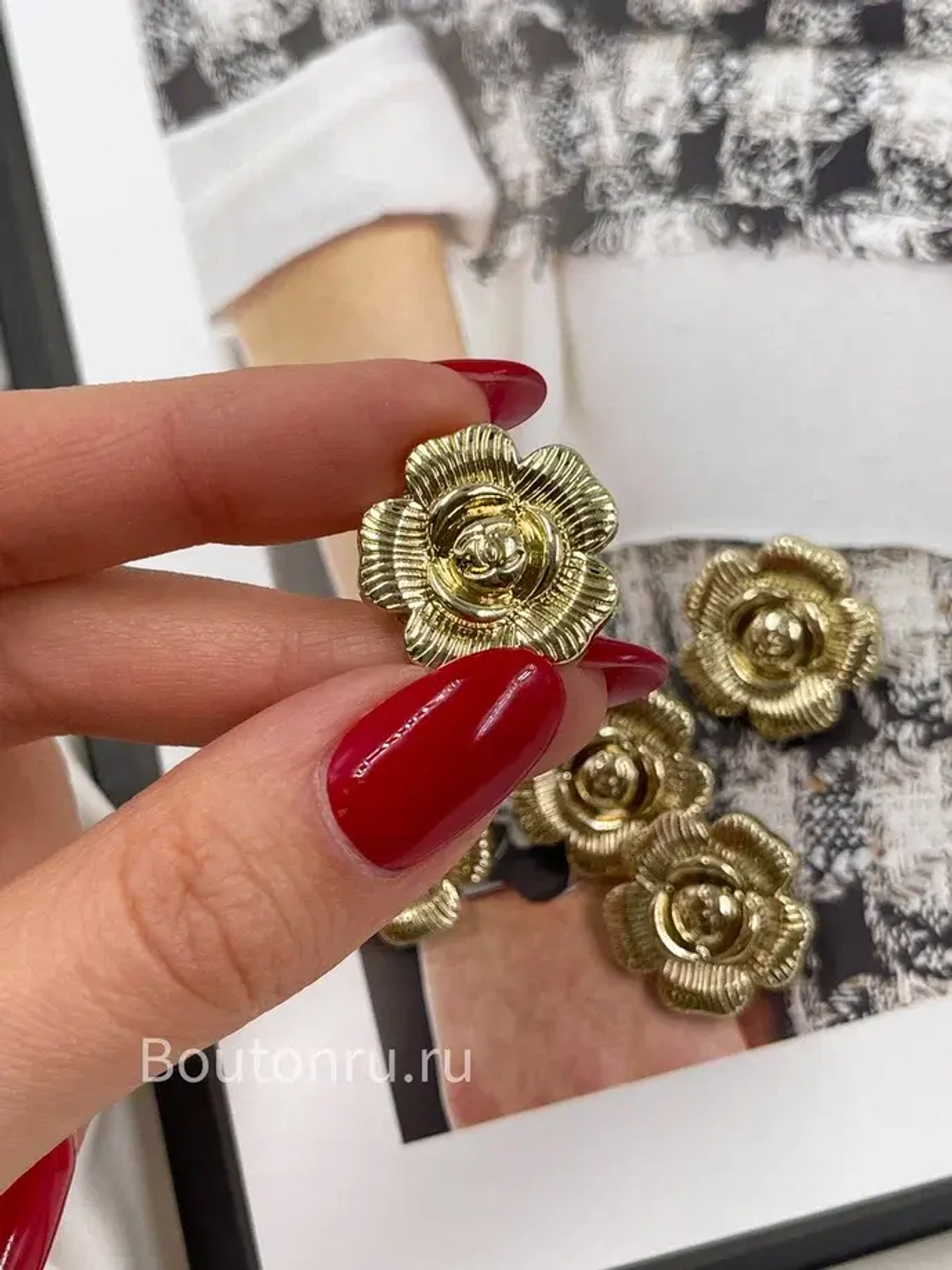 Пуговицы Шан. золотистые в форме цветка