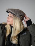 Кепка коричневая Город Горький олень желтый