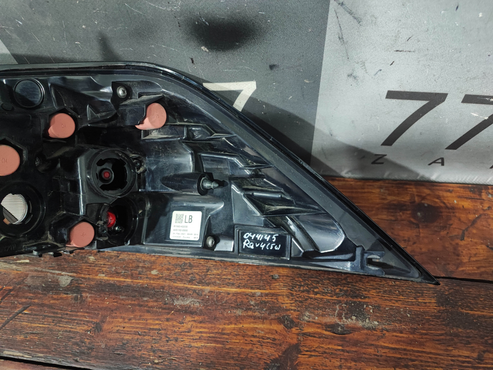 Фонарь задний левый Toyota RAV4 V (XA50) 18-нв Б/У Оригинал 8156042230