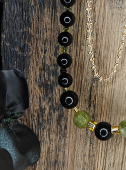 Двурядное колье с перидотом, гроссуляром и агатом