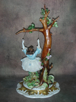 Статуэтка. Фарфор. Девушка на качелях. Capodimonte. Италия