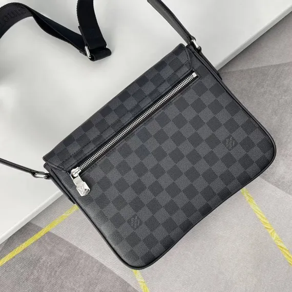 Сумка Louis Vuitton District PM, серый