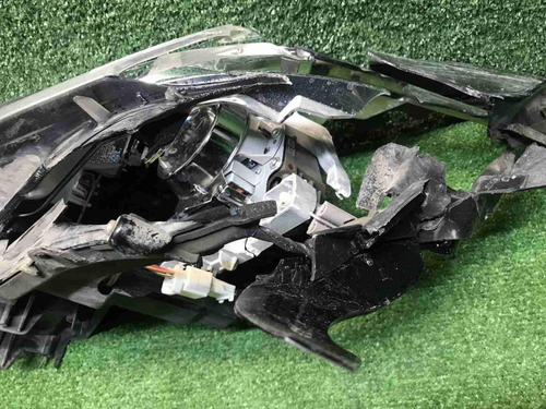 Битая Фара левая Toyota Camry XV70 (2017-2021) LED