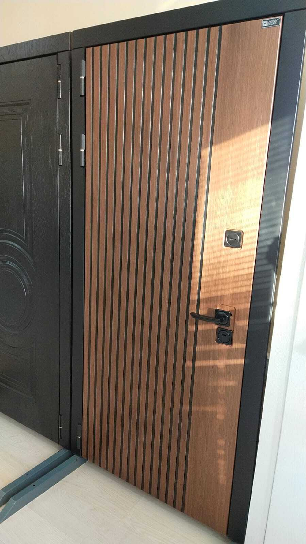 Дверь входная Лабиринт STORM 24 Графит софт металлическая