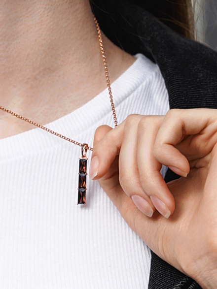 Подвес из серебра со вставками из розово-коричневых фианитов