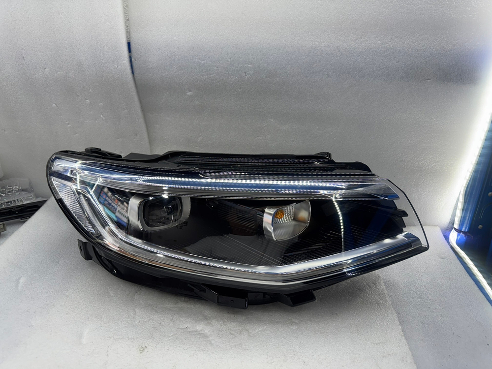 Фары LED комплект Volkswagen Bora 2023, оригинал,