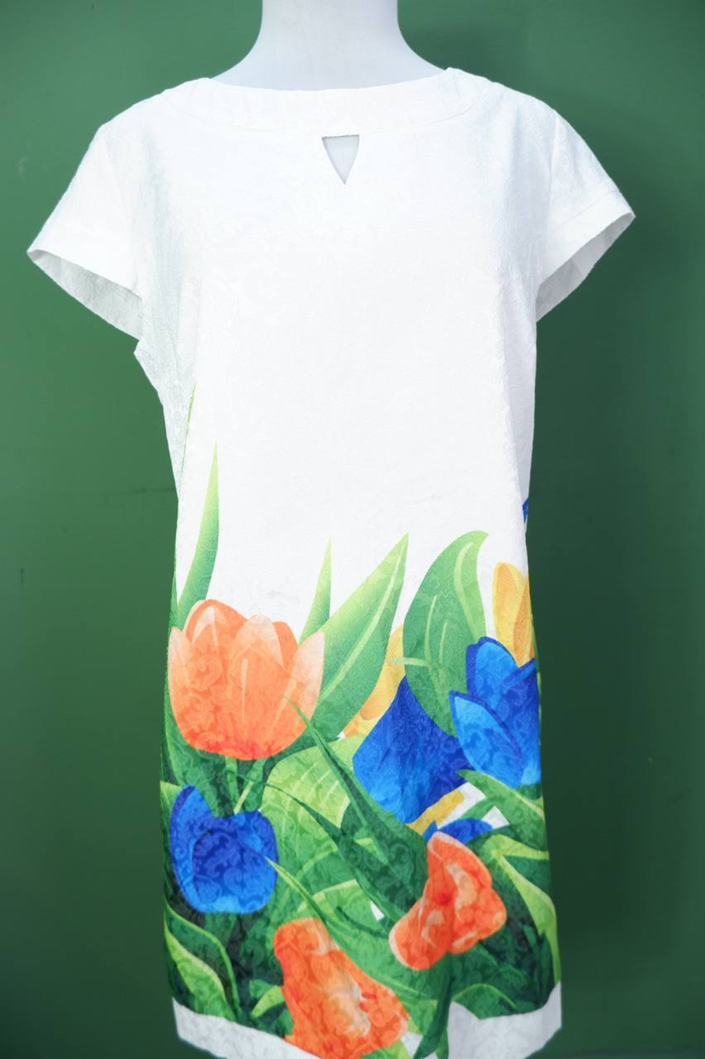 Платье прямого кроя летнее, визуально 50 размер