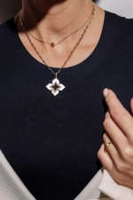 Колье "TRUE FLOWERS" в золочении с перламутром и фианитами