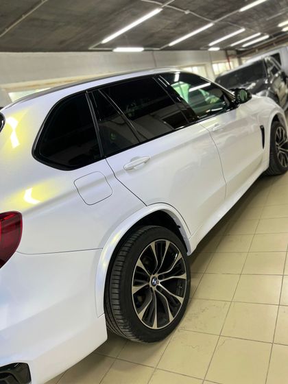 Пленка перламутровая белая с золотым напылением (глянцевая) Pearl White to Gold Carbins