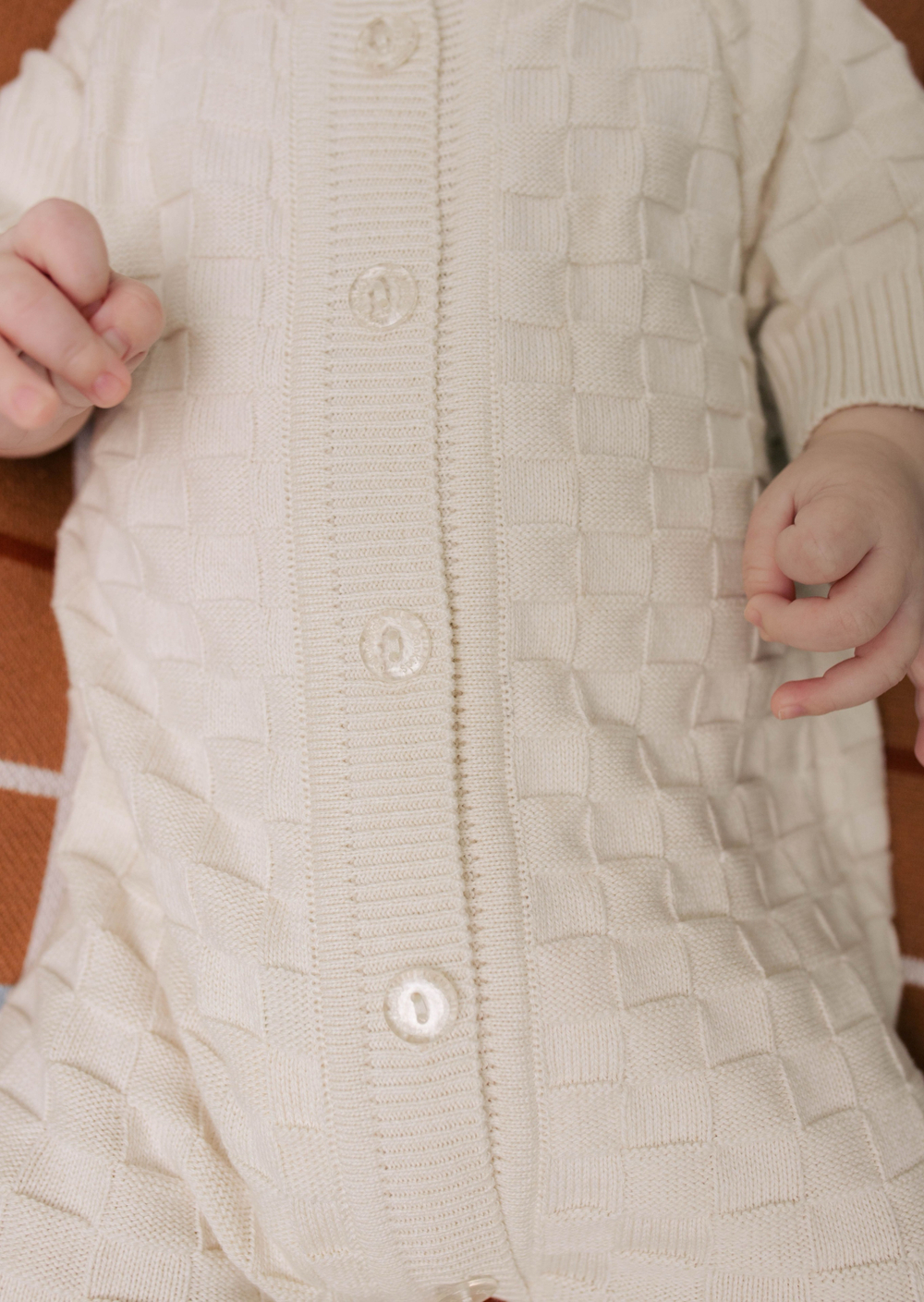 Песочник вязаный клетка, Молочный