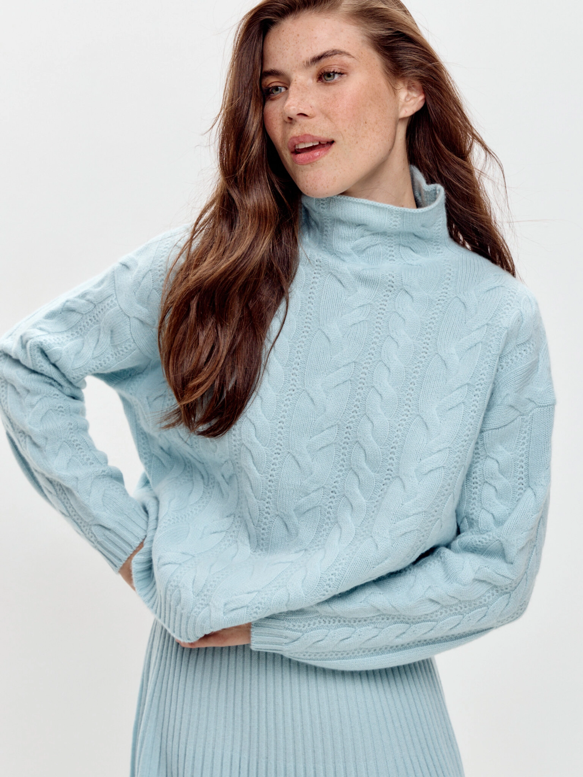 Кашемировый свитер с косами