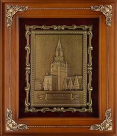Панно из металла в деревянной рамке "Спасская башня"