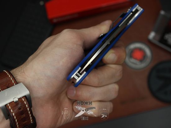 Складной нож Spyderco Resilience Lightweight 142PBL c клинком из стали CPM-S35VN, рукоять FRN