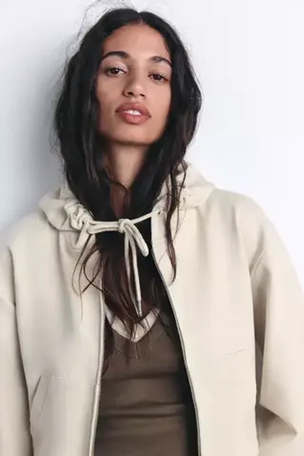 ZARA УКОРОЧЕННОЕ ХУДИ ИЗ ИНТЕРЛОКА, ЭКРЮ
