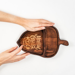 Менажница деревянная из сибирского кедра для подачи блюд и закусок с гравировкой "МЕЧТЫ СБЫВАЮТСЯ". MG130