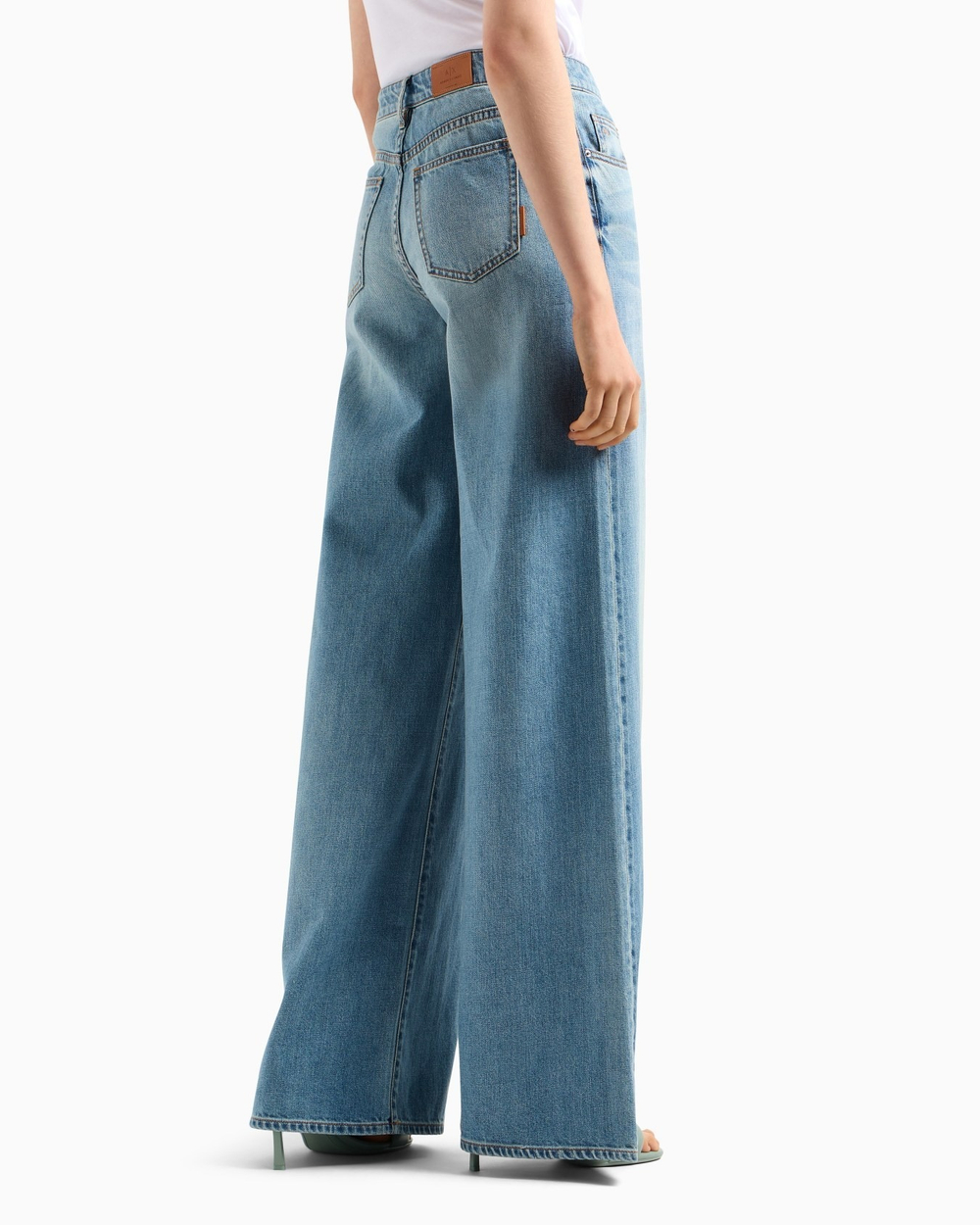Джинсы Wide-leg  женские ARMANI EXCHANGE
