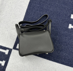 Сумка Hermes Lindy Noir Palladium Hardware