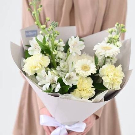 Букет «Цветочная симфония» — нежные цветы в бело-кремовой гамме