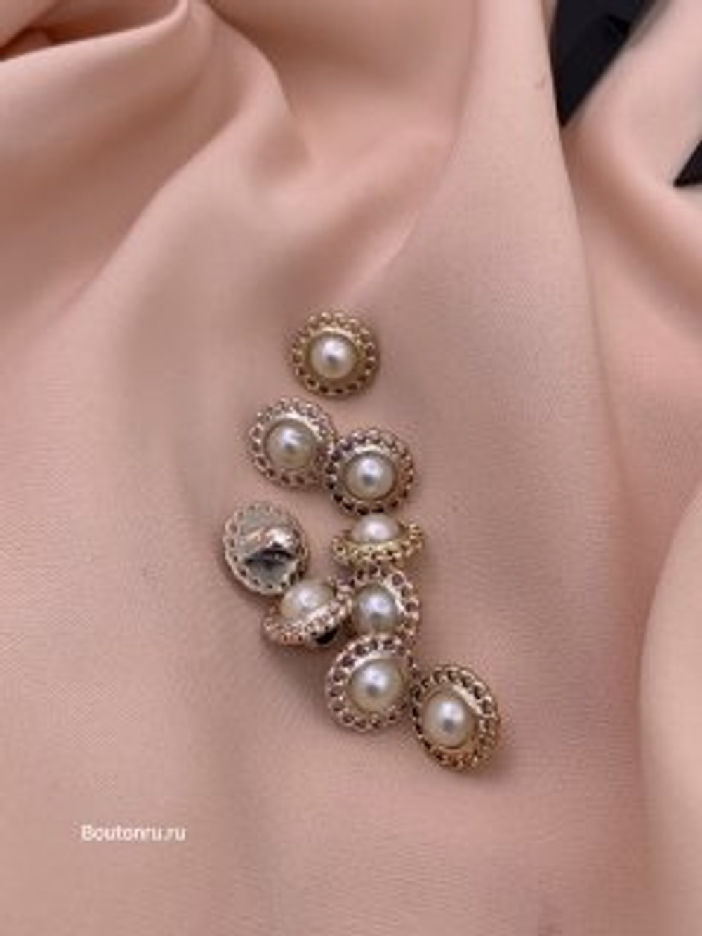 Пуговицы золото жемчуг цветок 11 мм.