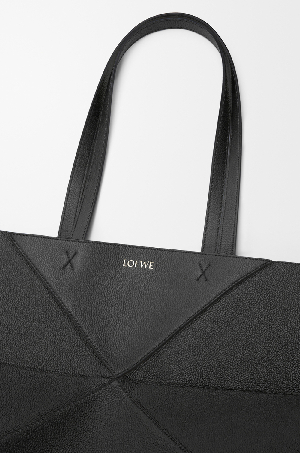 Loewe Средняя сумка-тоут Puzzle Fold из мягкой зернистой телячьей кожи, черный