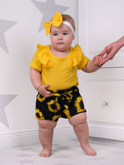 Летний костюм для девочки нарядный