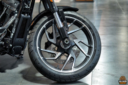 Мотоцикл Harley-Davidson Sport Glide Softail (Vivid Black)