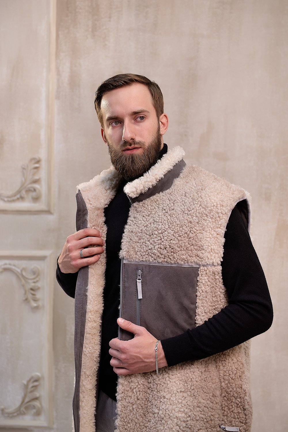 Мужская безрукавка из овчины