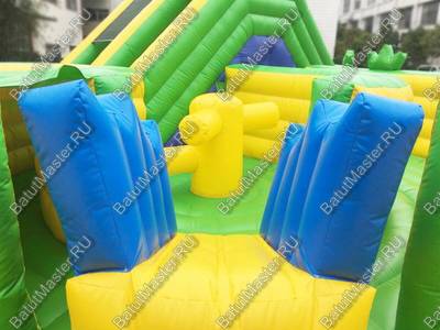 Надувная полоса препятствий "Мощный лабиринт" размер 15*8*6 м