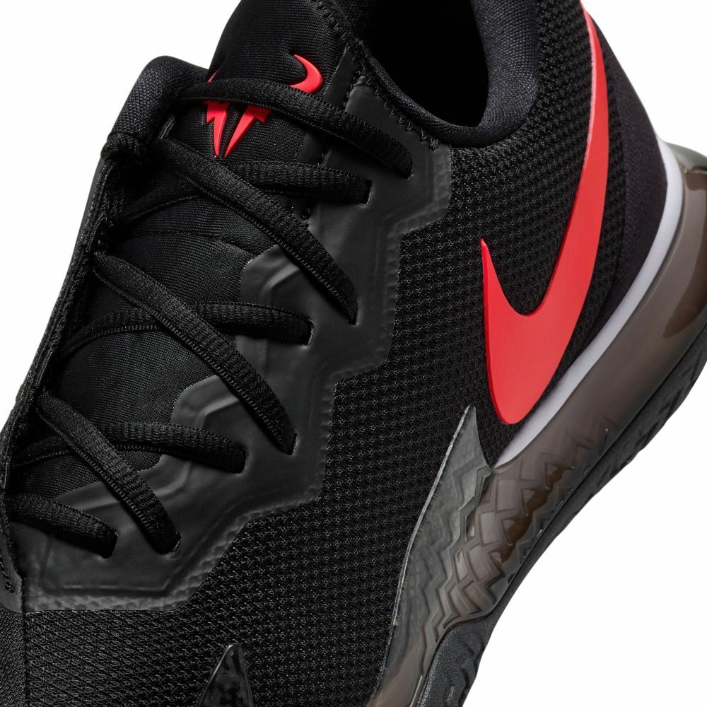 Теннисные кроссовки Nike Zoom Vapor Cage 4 Rafa - black/siren red/barely grape