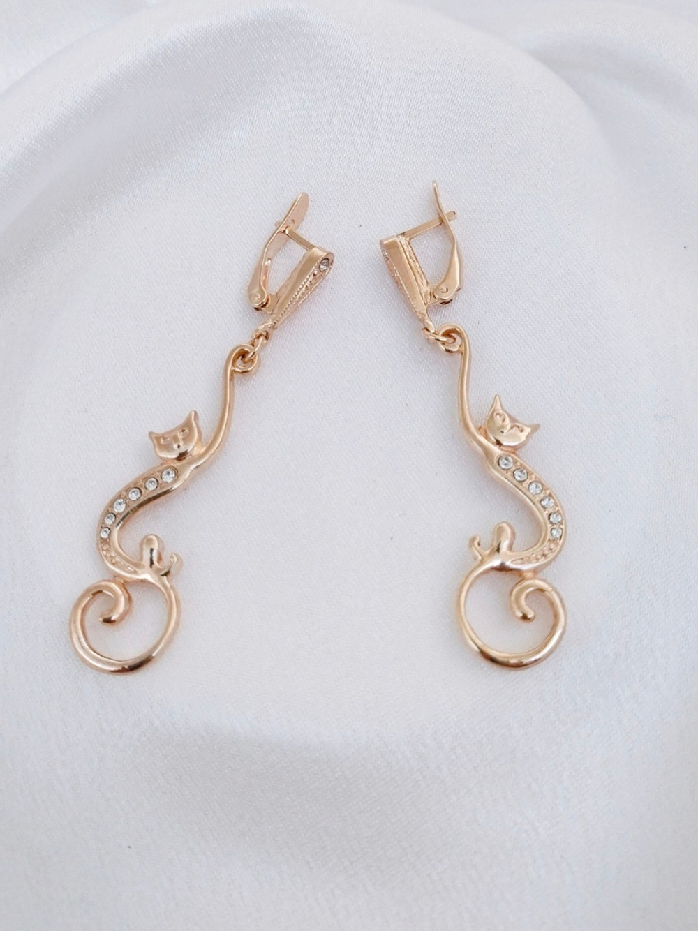 "Мисс Китти" серьги в золотом покрытии из коллекции "Позитивчики" от Jenavi  с английским замком