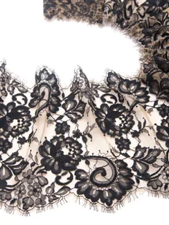 01-59 Кружево шантильи 22 см, бежевый/черный (брак)