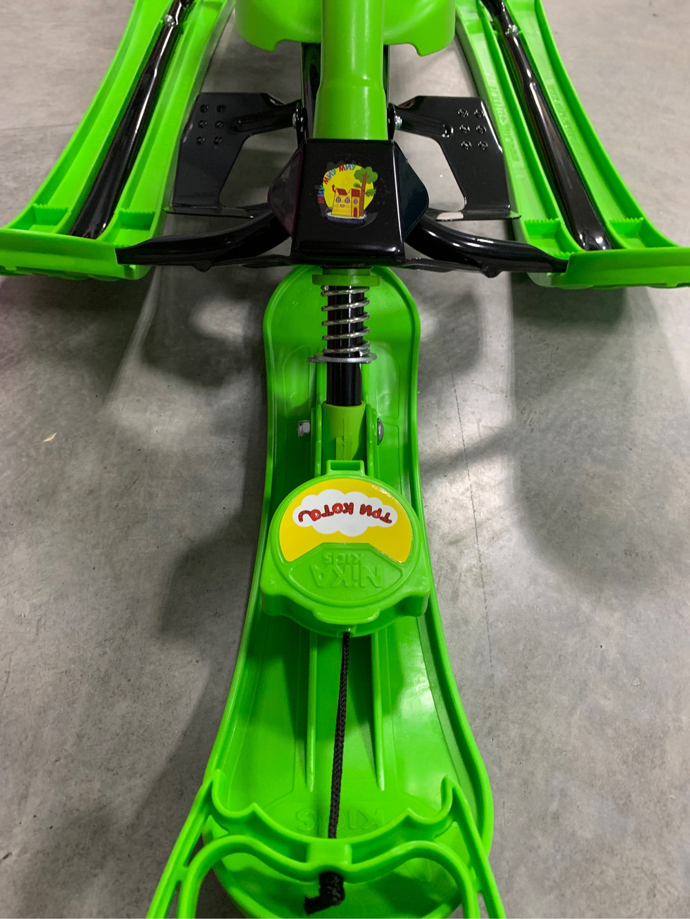 Снегокат «Три кота» черный каркас (арт. СНК/ТК)