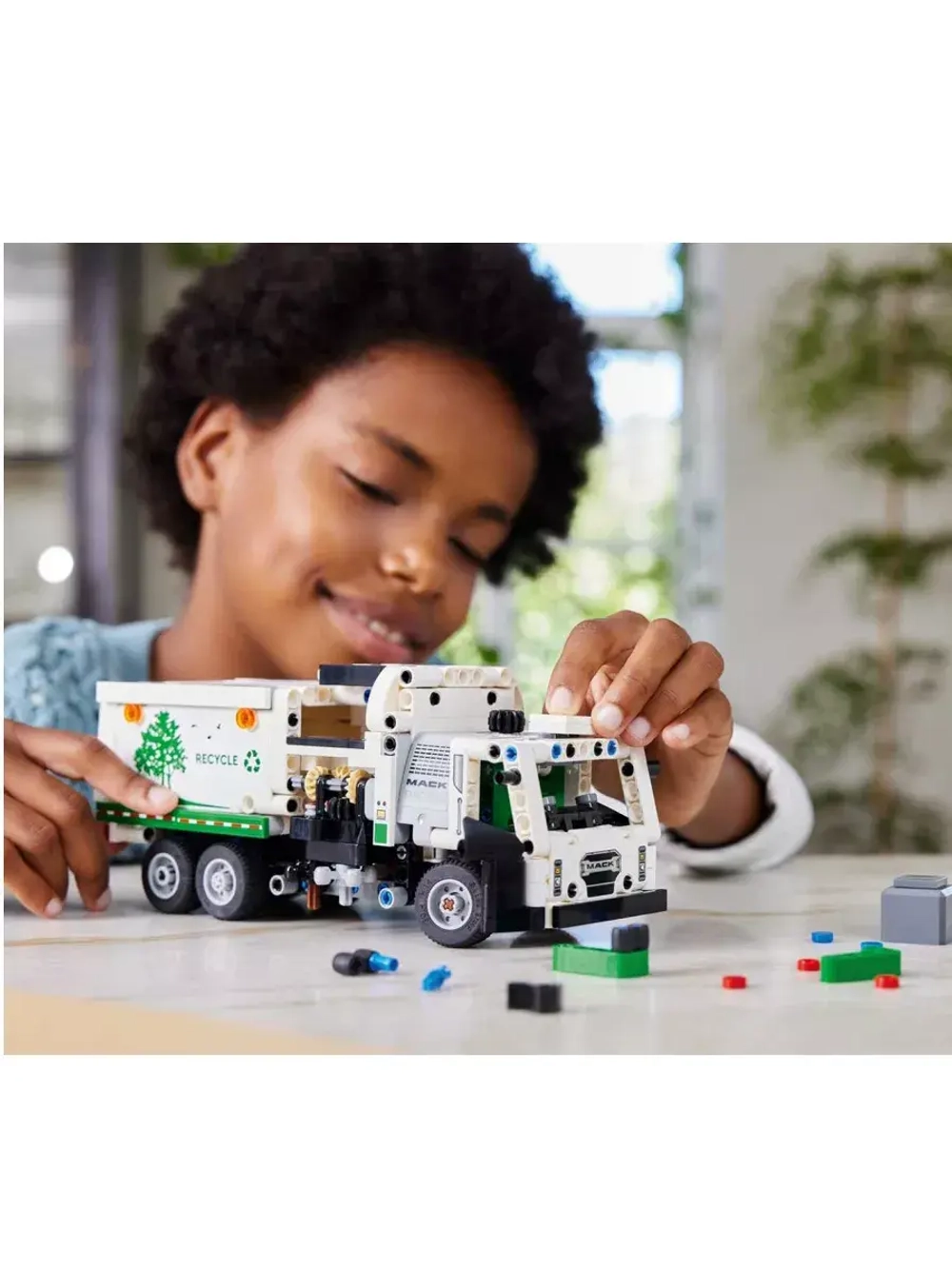 Лего Техник Электрический мусоровоз Mack LR 42167 Technic